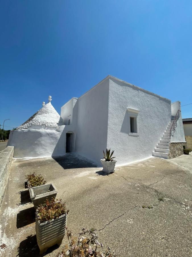 Trulli Lupoli In Valle D Itria Cisternino Exterior photo