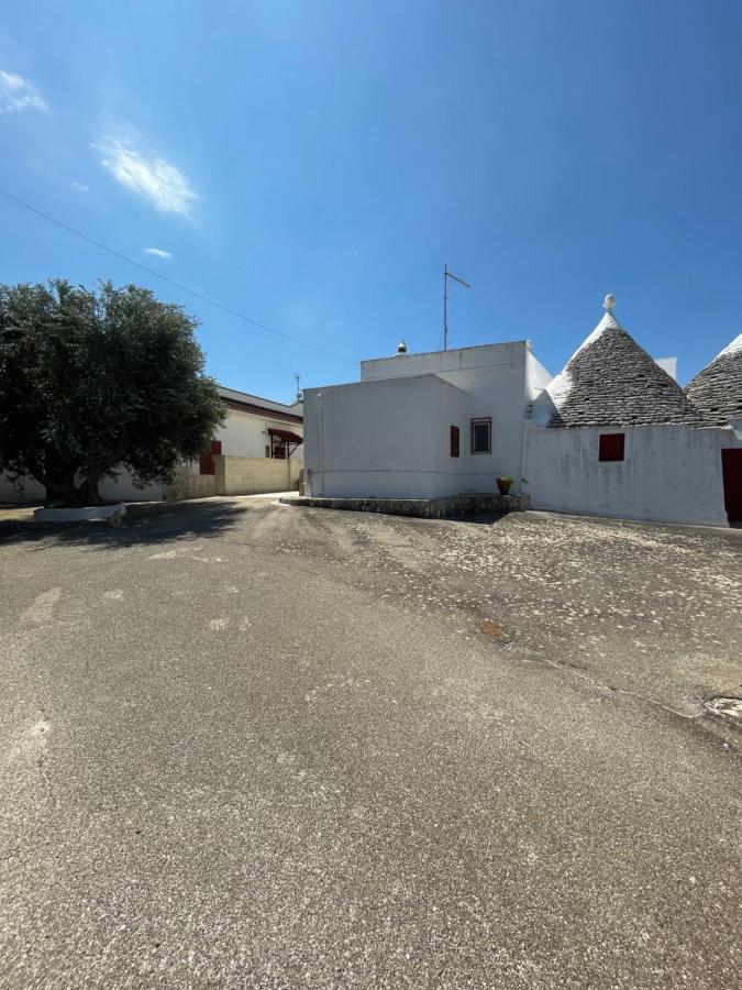 Trulli Lupoli In Valle D Itria Cisternino Exterior photo