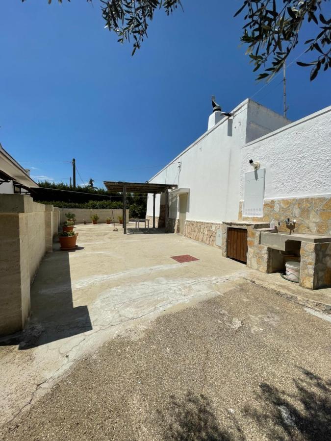 Trulli Lupoli In Valle D Itria Cisternino Exterior photo